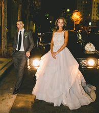 Laden Sie das Bild in den Galerie-Viewer, Elegant Sweep Train Wedding Dresses Bridal Gowns
