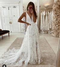 Laden Sie das Bild in den Galerie-Viewer, Deep V Neck Wedding Dresses Bridal Gown with Appliques