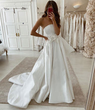 Cargar imagen en el visor de la galería, Strapless Wedding Dresses Bridal Gown with Appliques Flowers