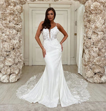 Load image into Gallery viewer, Mermaid Spaghetti Straps Wedding Dresses Bridal Gown with Appliques