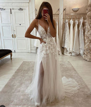 Laden Sie das Bild in den Galerie-Viewer, Spaghetti Straps Split Side Tulle Wedding Dresses Bridal Gown with Appliques