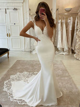 Laden Sie das Bild in den Galerie-Viewer, Mermaid V Neck Wedding Dresses Bridal Gown with Lace