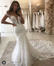 Laden Sie das Bild in den Galerie-Viewer, Charming V Neck Mermaid Wedding Dresses Bridal Gown with Appliques