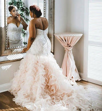 Laden Sie das Bild in den Galerie-Viewer, Plus Size Wedding Dresses Bridal Gowns with Beaded