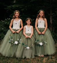 Cargar imagen en el visor de la galería, Straps Sage Green Flower Girl Dresses for Wedding Party