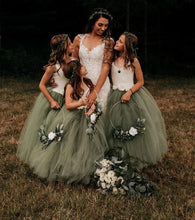 Laden Sie das Bild in den Galerie-Viewer, Straps Sage Green Flower Girl Dresses for Wedding Party