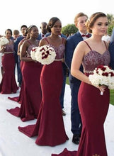 Laden Sie das Bild in den Galerie-Viewer, Spaghetti Straps Burgundy Bridesmaid Dresses with Lace