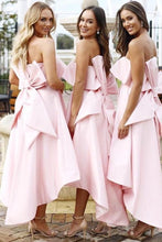 Laden Sie das Bild in den Galerie-Viewer, Strapless Pink Bridesmaid Dresses with Bownot for Wedding Party