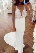 Laden Sie das Bild in den Galerie-Viewer, Deep V Neck Mermaid Wedding Dresses Bridal Gown