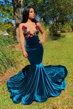 Load image into Gallery viewer, Mermaid Prom Dresses V Neck with Appliques