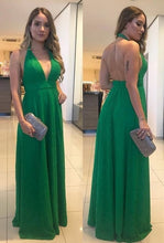 Load image into Gallery viewer, Halter Green V Neck Lace Prom Dresses