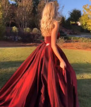 Cargar imagen en el visor de la galería, Strapless Burgundy Prom Dresses