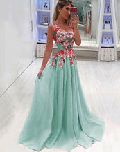 Laden Sie das Bild in den Galerie-Viewer, V Neck Prom Dresses Tulle Long Length with Appliques Flowers