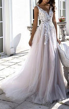 Laden Sie das Bild in den Galerie-Viewer, V Neck Wedding Dresses Bridal Gown with Appliques Flowers