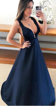 Laden Sie das Bild in den Galerie-Viewer, deep v neck long prom dresses