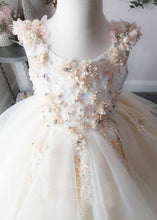 Laden Sie das Bild in den Galerie-Viewer, Charming Scoop Flower Girl Dresses Birthday Dress Pageant Gown with Pearls