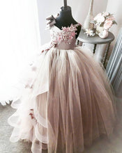 Laden Sie das Bild in den Galerie-Viewer, V Neck Tulle Flower Girl Dresses Birthday Dresses Pageant Gown