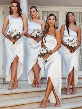 Laden Sie das Bild in den Galerie-Viewer, One Shoulder White Bridesmaid Dresses for Wedding