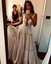 画像をギャラリービューアに読み込む, Deep V Neck Wedding Dresses Bridal Gown with Lace Appliques