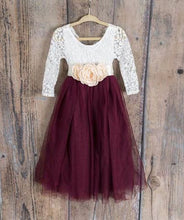 Laden Sie das Bild in den Galerie-Viewer, Wine Flower Girl Dresses with Handmade Flower