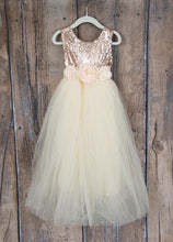 Carica l&#39;immagine nel visualizzatore di Gallery, Ivory Flower Girl Dresses with Handmade Flowers