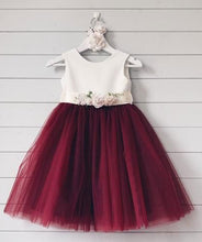 Load image into Gallery viewer, Knee Length Flower Girl Dresses with Handmade Flower