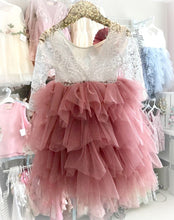 Laden Sie das Bild in den Galerie-Viewer, Coral Flower Girl Dresses with Handmade Flower