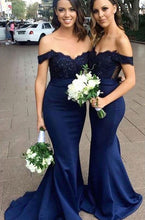 Laden Sie das Bild in den Galerie-Viewer, Off the Shoulder Mermaid Navy Blue Bridesmaid Dresses with Appliques