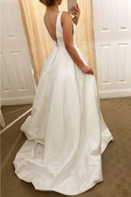 Cargar imagen en el visor de la galería, Simple V Neck Wedding Dresses Bridal Gown