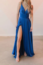 Laden Sie das Bild in den Galerie-Viewer, V Neck Prom Dresses Slit