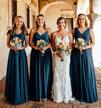 Laden Sie das Bild in den Galerie-Viewer, Mismatch Long Bridesmaid Dresses for Wedding Party KL87