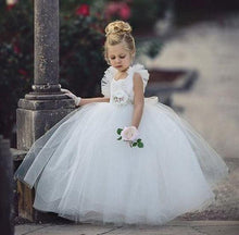 Laden Sie das Bild in den Galerie-Viewer, Ball Gown Flower Girl Dresses with Handmade Flower