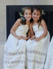 Carica l&#39;immagine nel visualizzatore di Gallery, Boho Long Flower Girl Dresses for Wedding