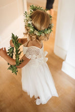 Carica l&#39;immagine nel visualizzatore di Gallery, Boho White Flower Girl Dresses with Sash For Wedding Party