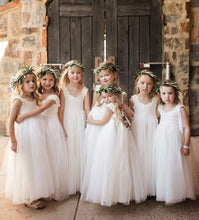 Carica l&#39;immagine nel visualizzatore di Gallery, Sweet Floor Length Flower Girl Dresses for Wedding Party