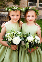 Carica l&#39;immagine nel visualizzatore di Gallery, Sweet Floor Length Flower Girl Dresses with Sash