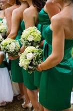 Laden Sie das Bild in den Galerie-Viewer, Strapless Green Knee Length Bridesmaid Dresses under 100
