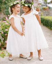 Laden Sie das Bild in den Galerie-Viewer, Tea Length Boho Flower Girl Dresses for Wedding Party