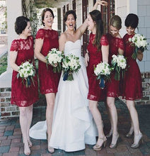 Laden Sie das Bild in den Galerie-Viewer, Burgundy Short Lace Bridesmaid Dresses for Wedding Party