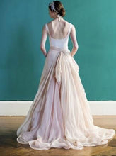 Laden Sie das Bild in den Galerie-Viewer, white wedding dresses bridal gowns simple