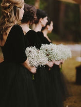 Laden Sie das Bild in den Galerie-Viewer, Knee Length V Neck V Back Black Bridesmaid Dresses for Wedding