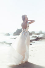 Laden Sie das Bild in den Galerie-Viewer, Beach Wedding Dresses Bridal Gown with Bowknot