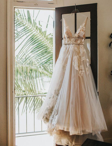 V Neck Tulle Wedding Dresses Bridal Gown with Lace