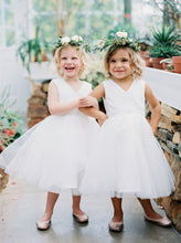 Load image into Gallery viewer, Sweet White Tea Length Flower Girl Dresses for Wedding Party