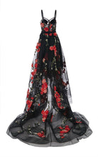 Laden Sie das Bild in den Galerie-Viewer, Spaghetti Straps Black Tulle Garden Prom Dresses with Flowers