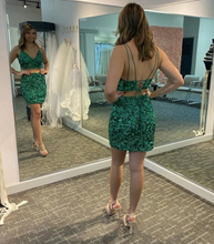 Cargar imagen en el visor de la galería, Green Two Piece Homecoming Dresses