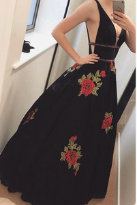 V Neck Prom Dresses with Flowers Appliqué