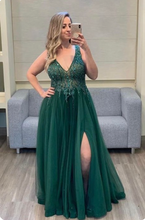 Laden Sie das Bild in den Galerie-Viewer, V Neck Prom Dresses Green Slit Side with Rhinestones