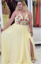 Laden Sie das Bild in den Galerie-Viewer, V Neck Prom Dresses Floor Length with Embroidery