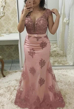 Load image into Gallery viewer, V Neck Pink Mother of the Bride Dresses with Lace Appliques